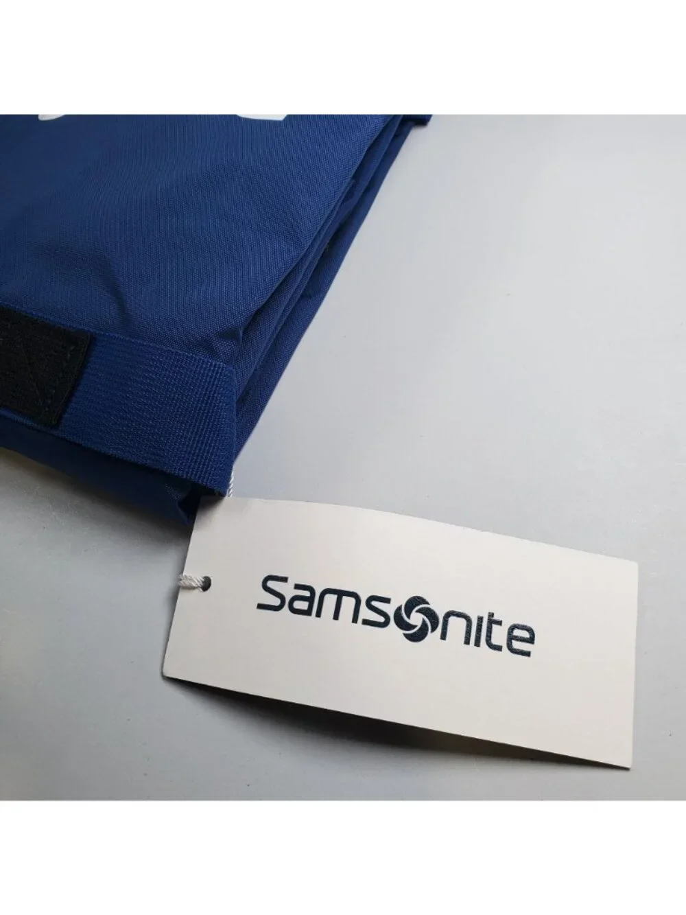 Samsonite brand size